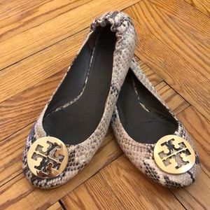 Tory Burch Reva Python Flat - natural/gold
